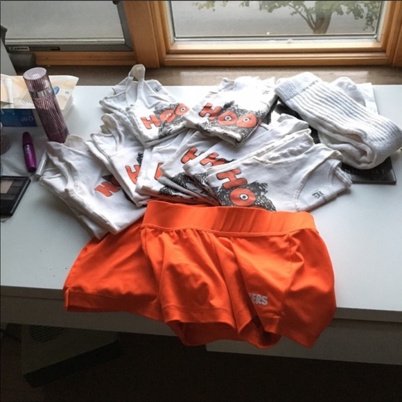 Authentic Hooters Uniform - Picture 2 of 3